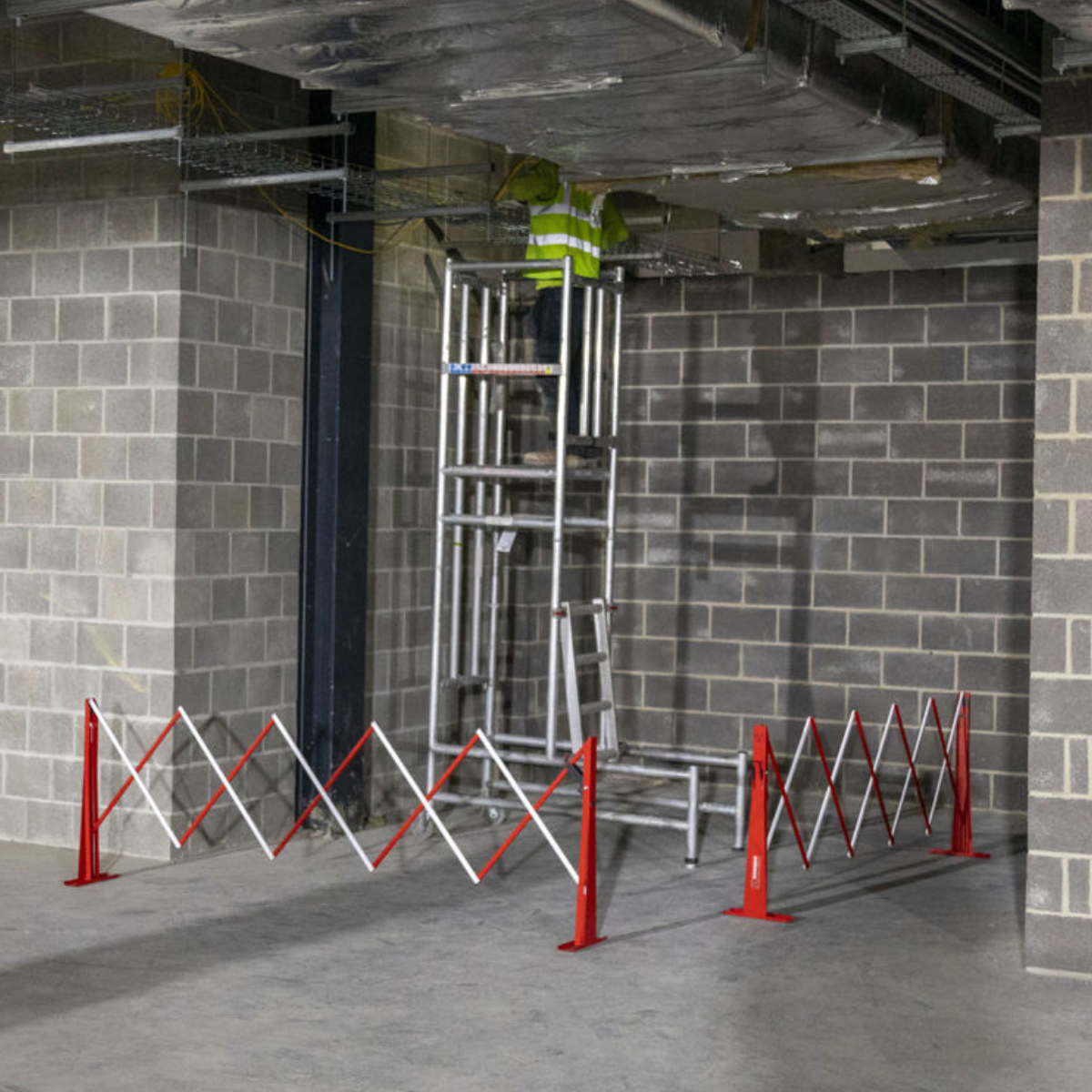 Armorgard Expanding Barrier - 2.5m - Image 3